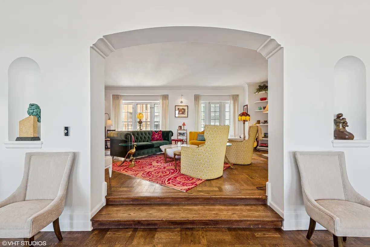Chicago Real Estate | View 421 W Melrose Street, 21AD | Listing