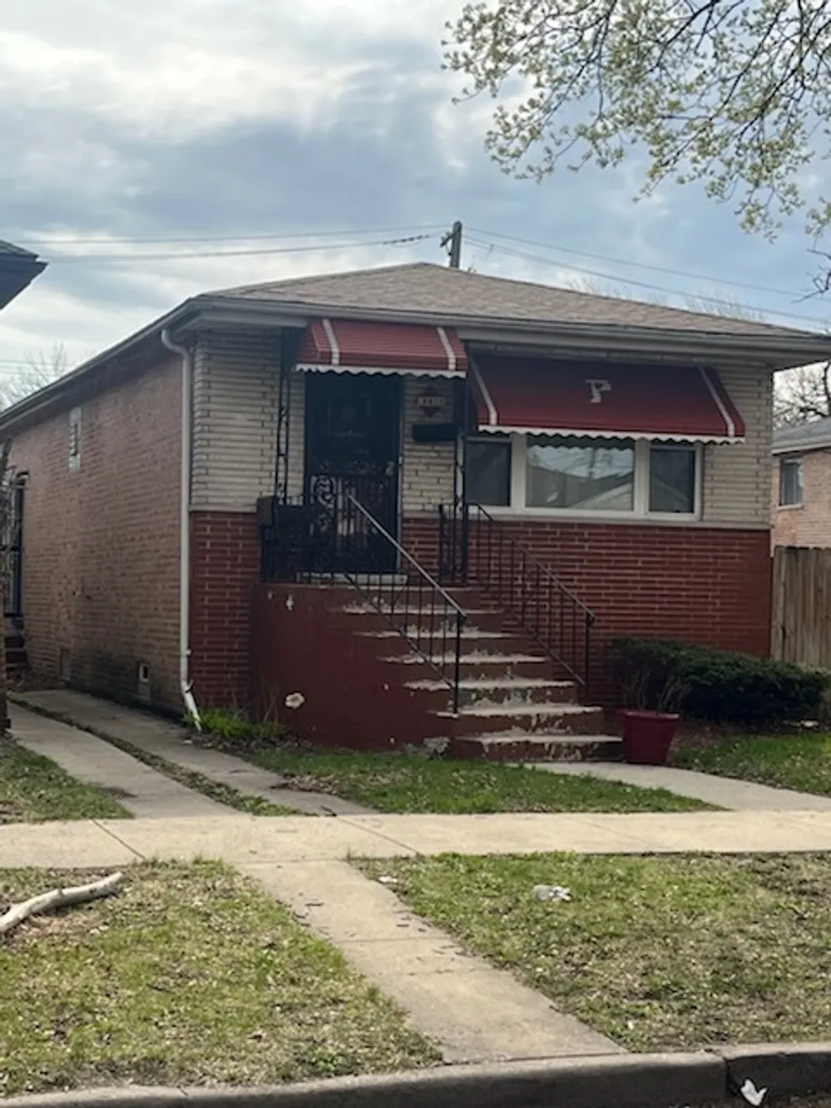 Chicago Real Estate | View 8823 S Wallace Street | Listing