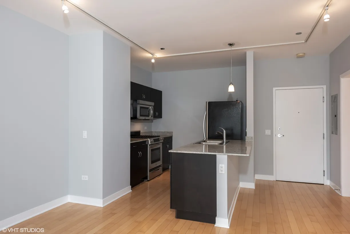 Chicago Real Estate | View 8 E RANDOLPH Street, 1607 | Listing
