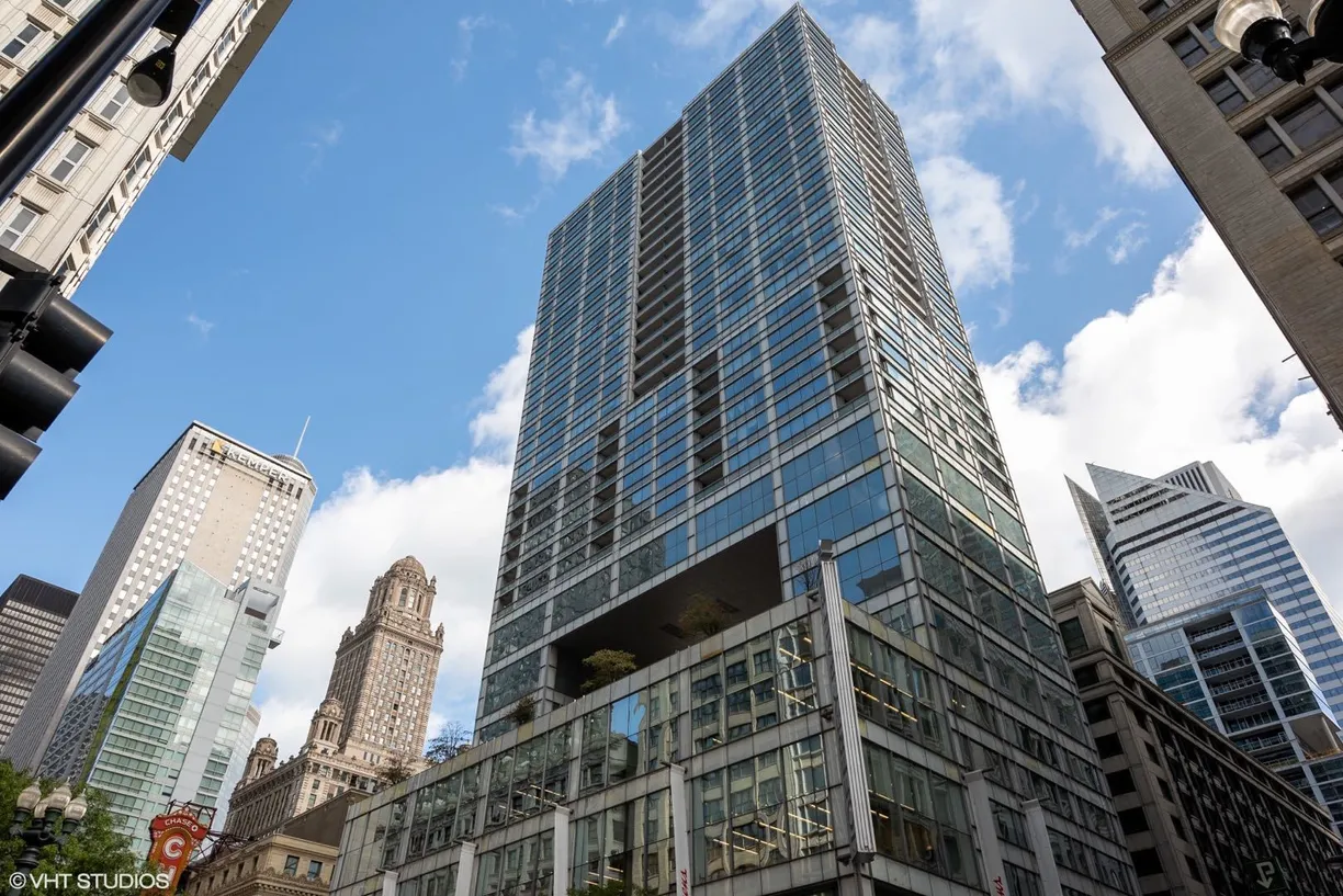 Chicago Real Estate | View 8 E RANDOLPH Street, 1607 | 1 Bed, 1 Bath