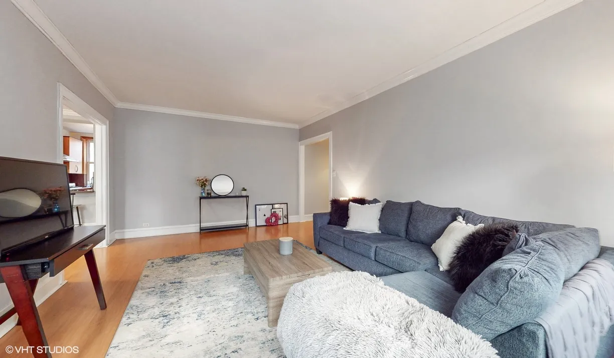 Chicago Real Estate | View 2335 N Commonwealth Avenue, 2G | Listing