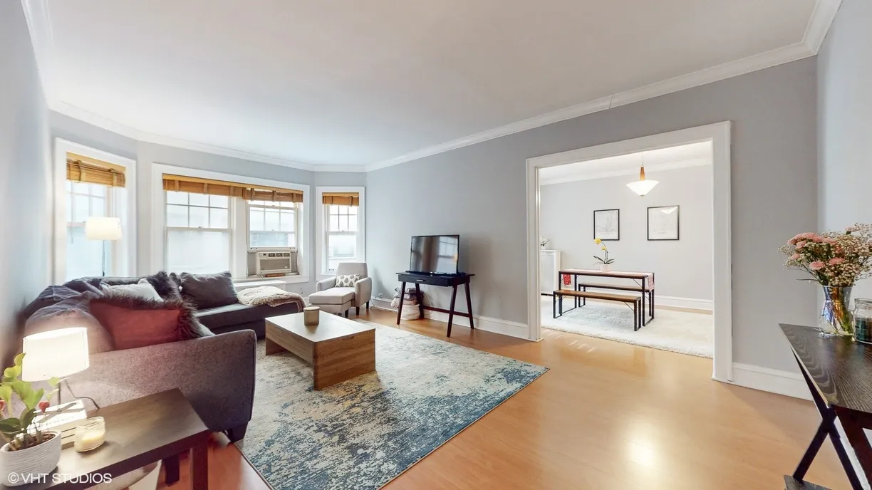 Chicago Real Estate | View 2335 N Commonwealth Avenue, 2G | Listing