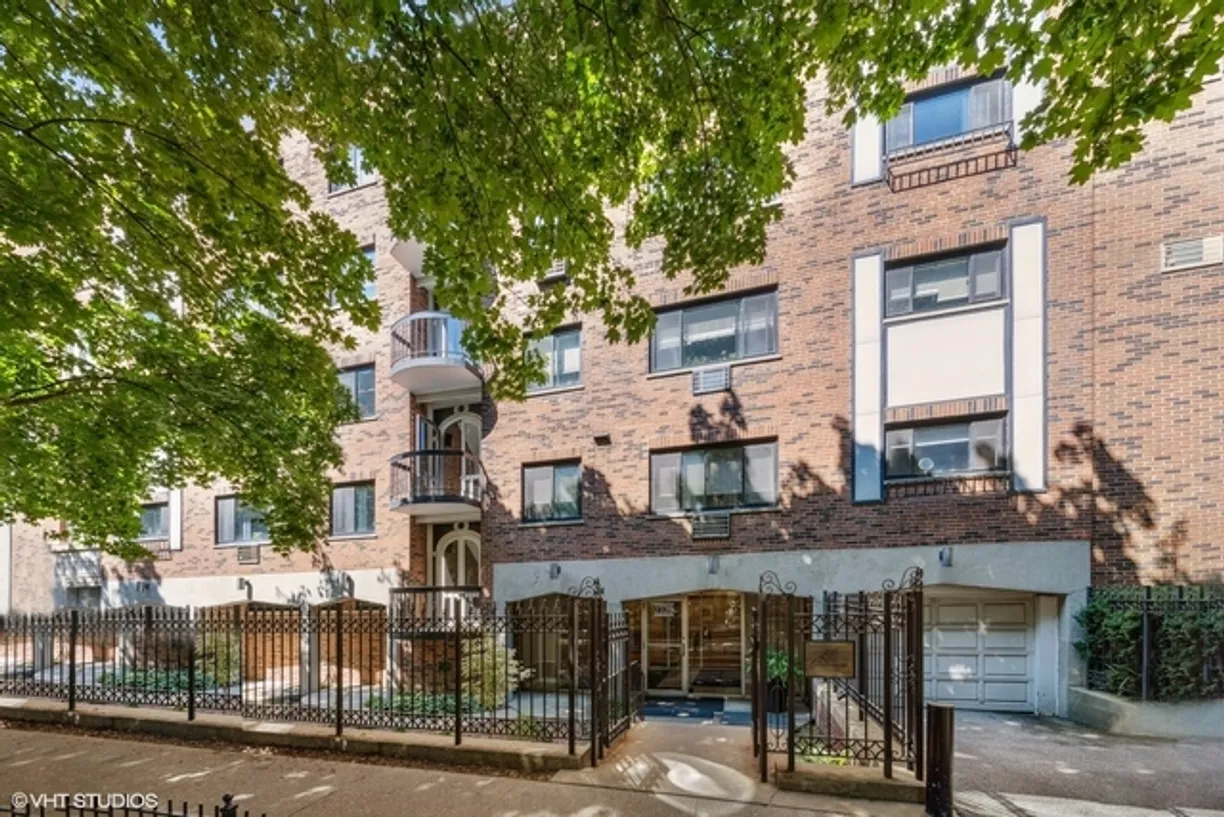 Chicago Real Estate | View 2336 N Commonwealth Avenue, 103 | 1 Bath