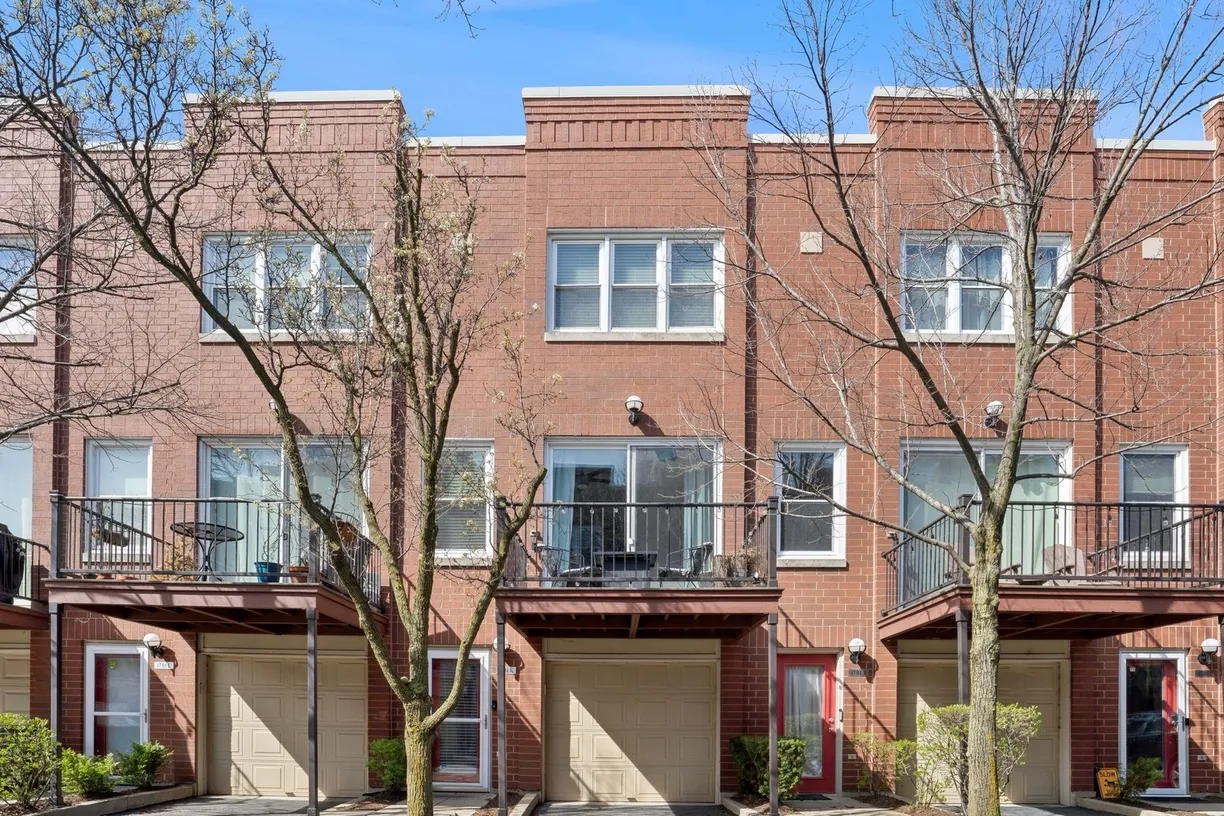 Chicago Real Estate | View 1781 W ALTGELD Street, K | 3 Beds, 2 Baths
