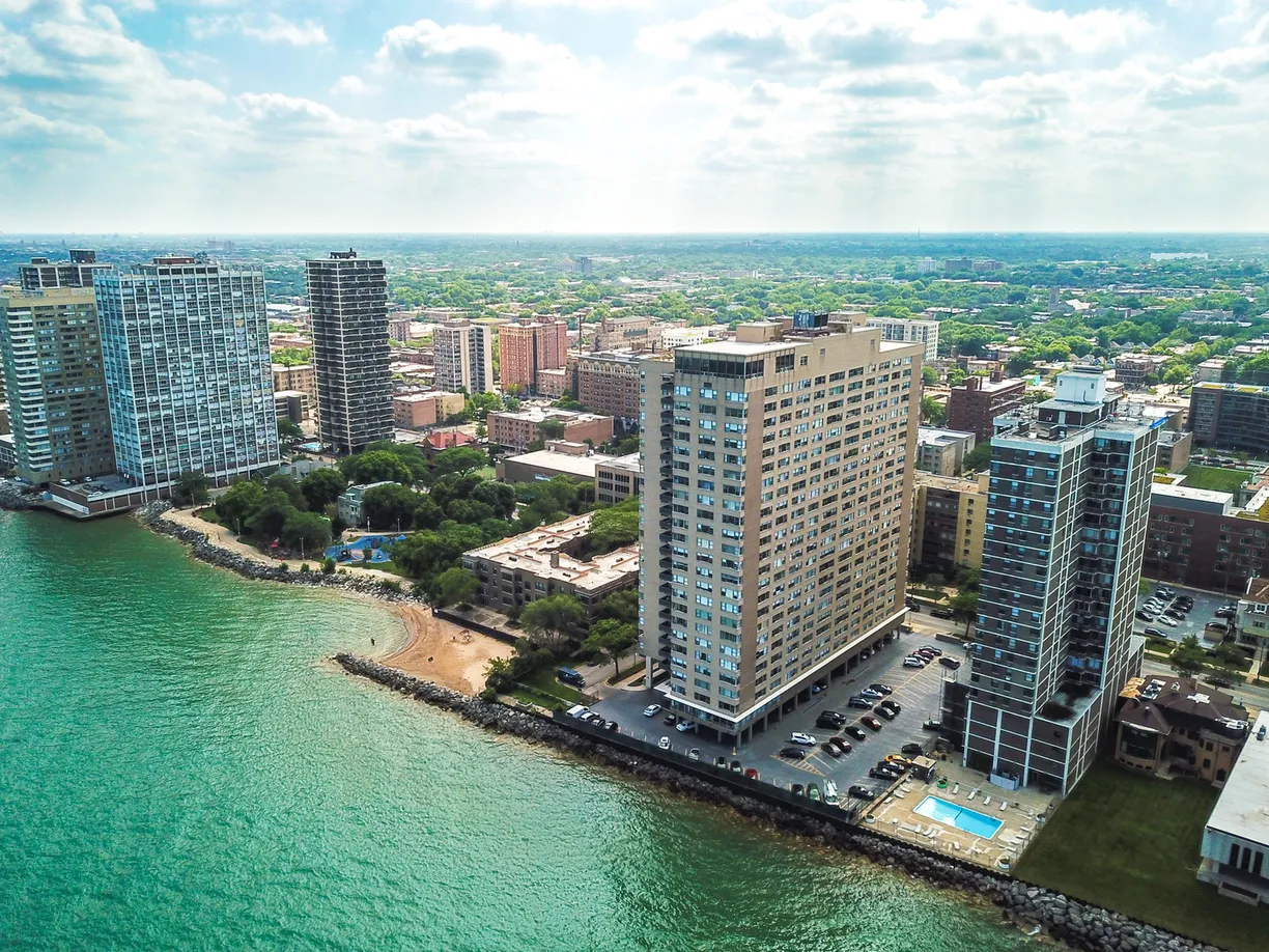Chicago Real Estate | View 6301 N Sheridan Road, 22N | 1 Bed, 1 Bath