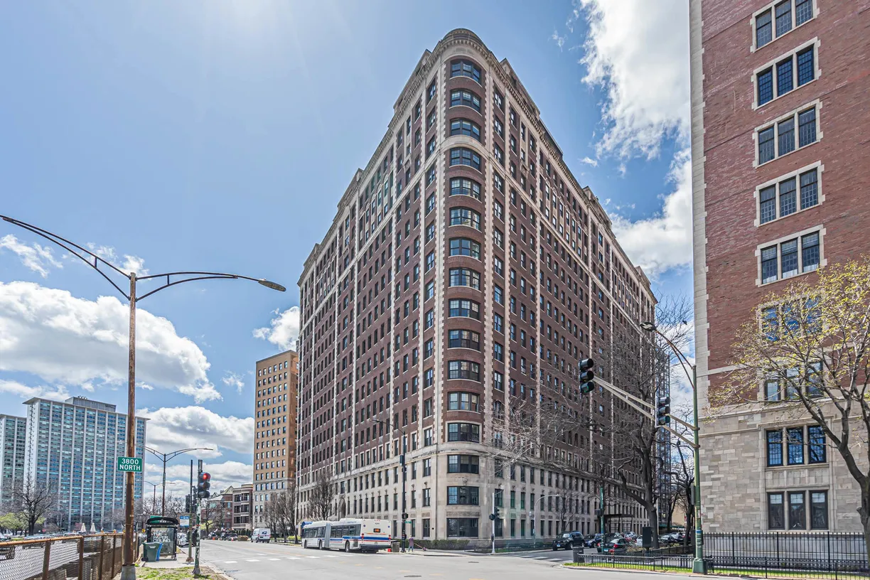 Chicago Real Estate | View 3750 N Lake Shore Drive, 2C | 3 Beds, 3 Baths