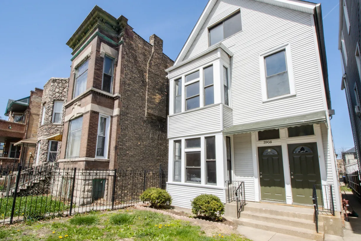 Chicago Real Estate | View 2908 W MCLEAN Avenue | 6 Beds, 3 Baths