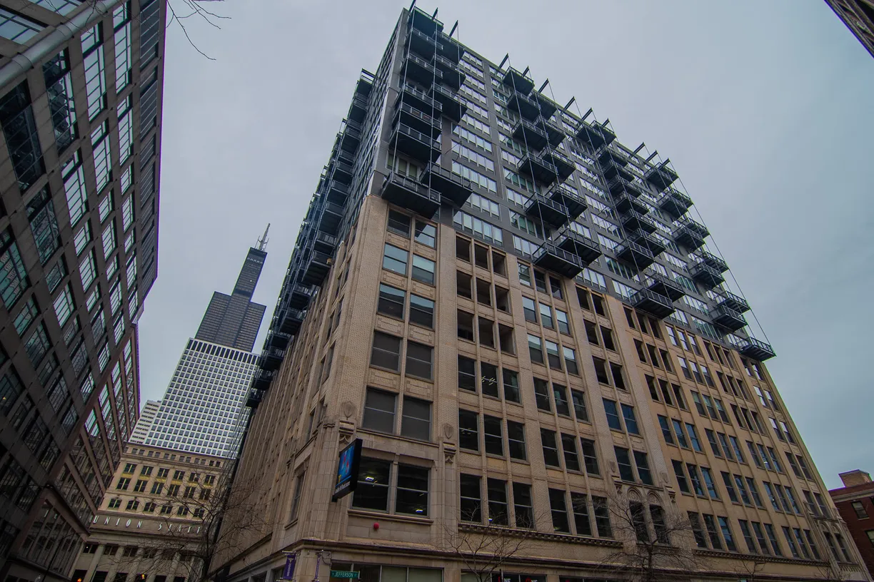 Chicago Real Estate | View 565 W Quincy Street, 510 | 2 Beds, 2 Baths