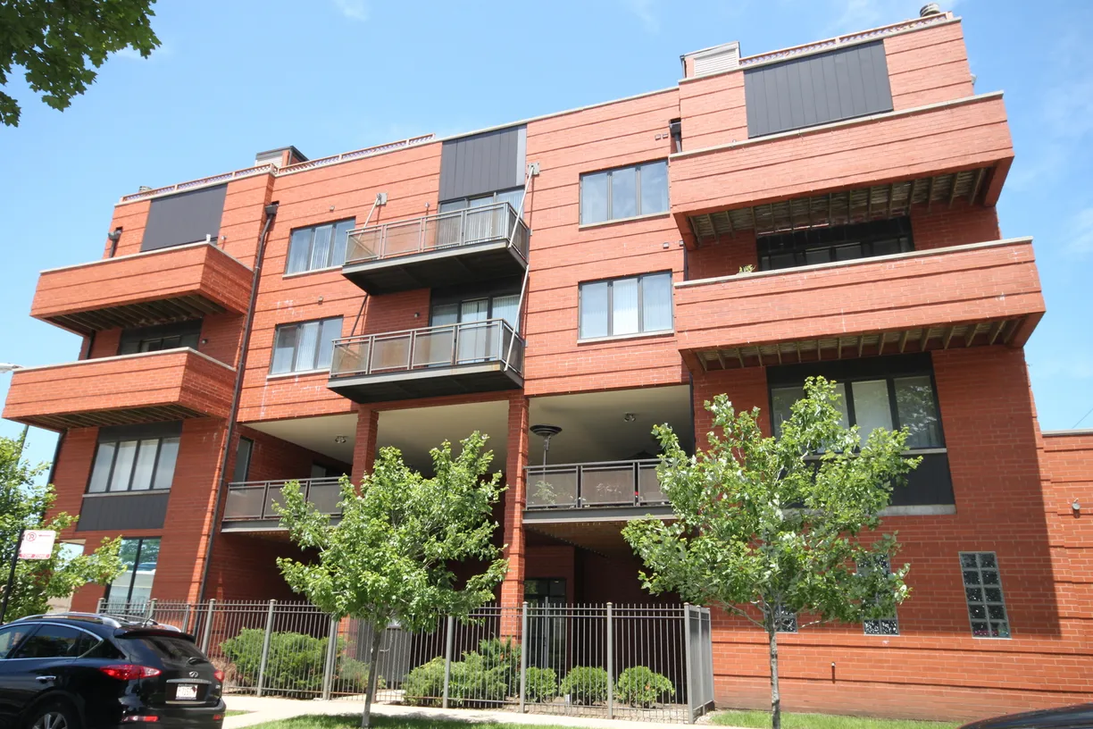 Chicago Real Estate | View 2358 W SCHOOL Street, 2E | 3 Beds, 2 Baths