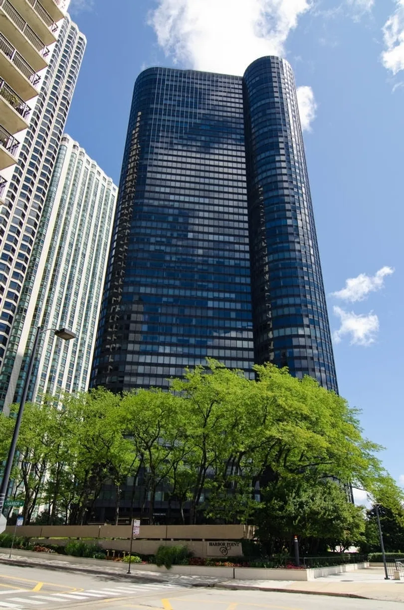 Chicago Real Estate | View 155 N HARBOR Drive, 2007 | 2 Beds, 1 Bath