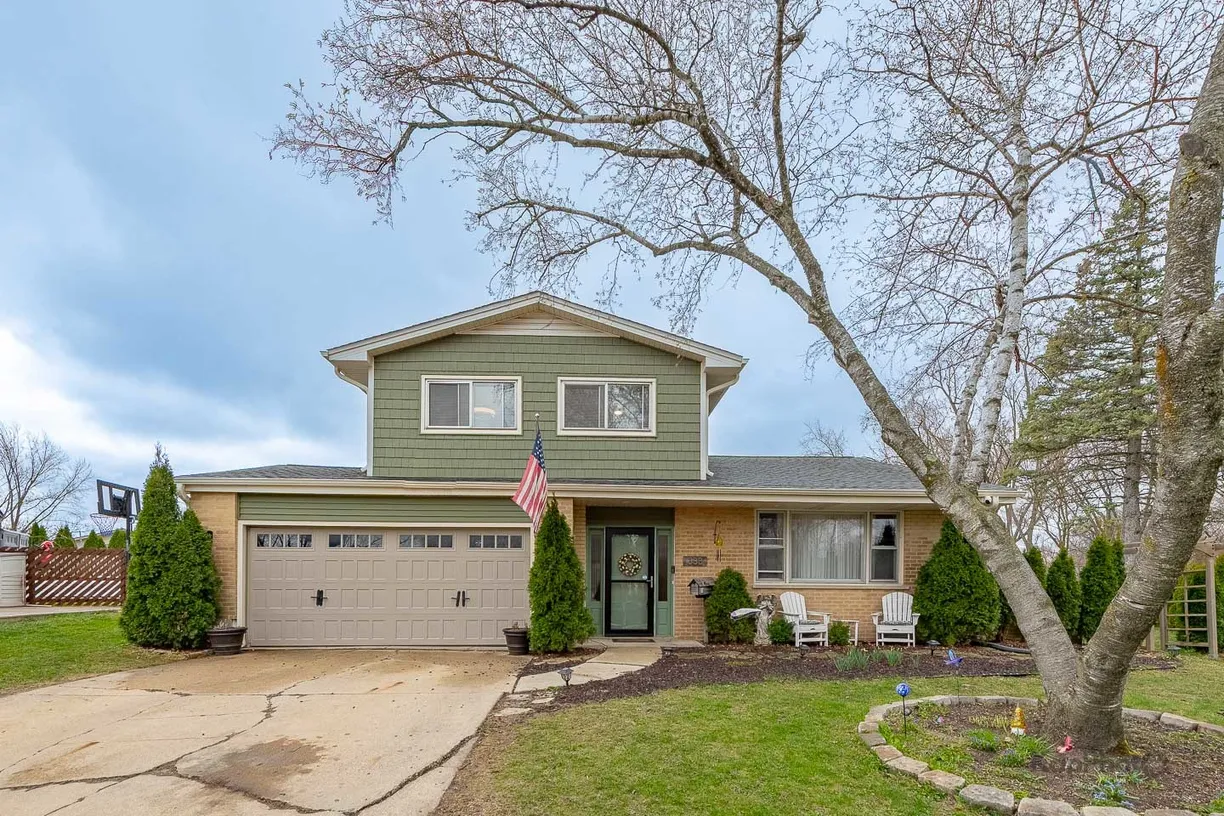 Chicago Real Estate | View 333 Bramble Lane | 3 Beds, 1 Bath