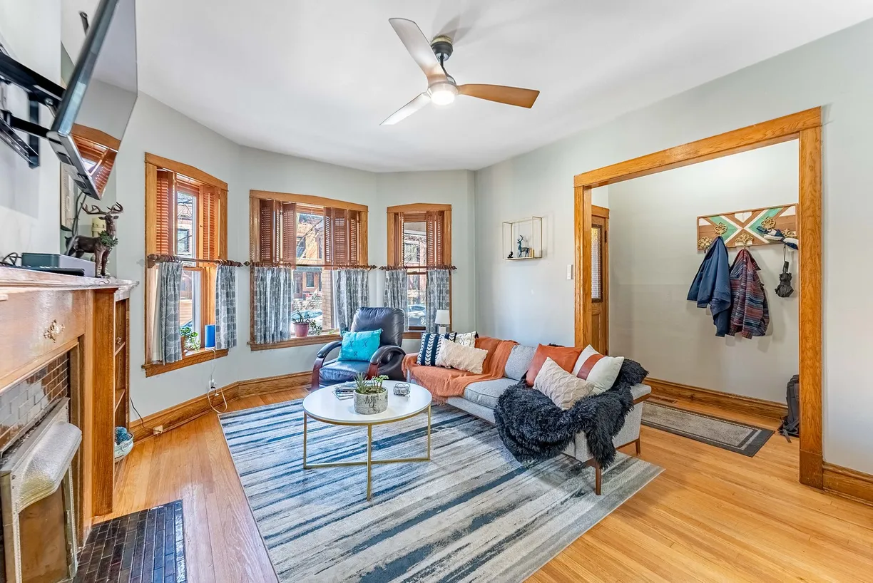 Chicago Real Estate | View 5448 N Glenwood Avenue | Listing