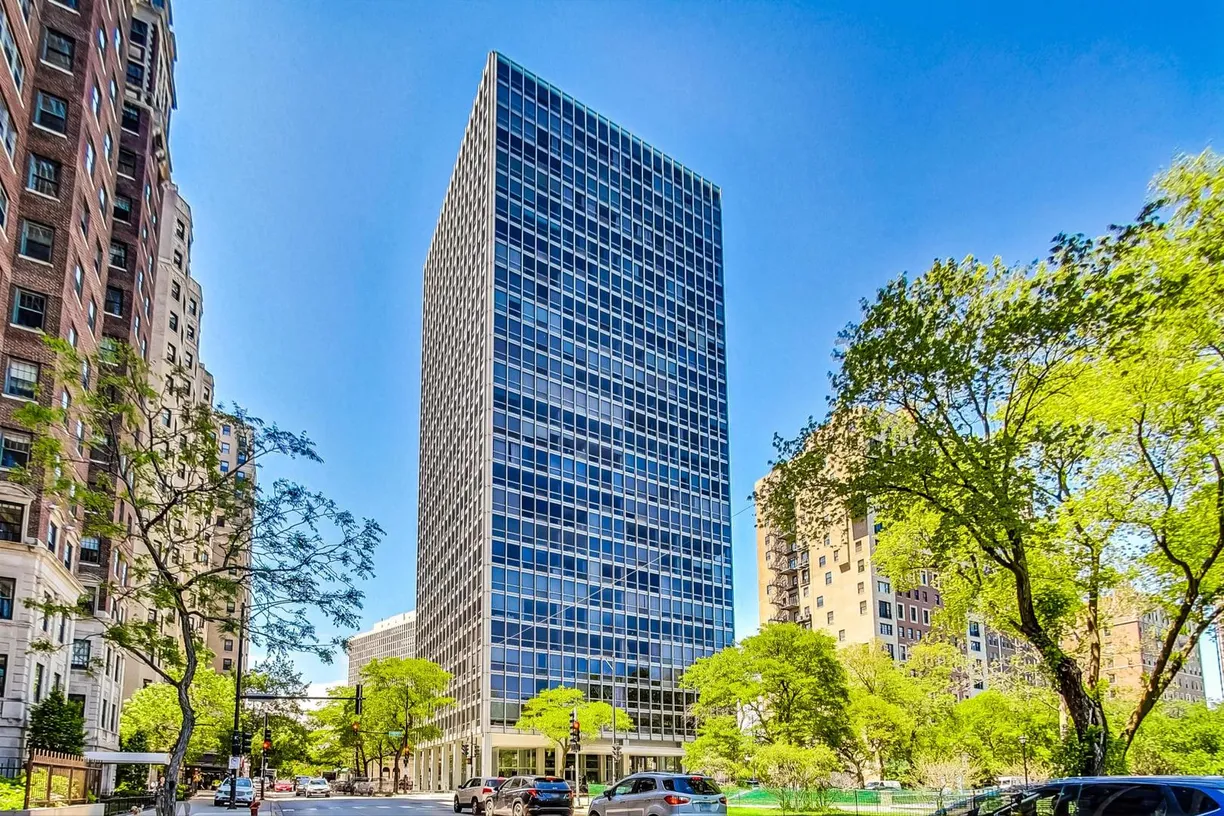 Chicago Real Estate | View 2400 N Lakeview Avenue, 2202 | 4 Beds, 4 Baths