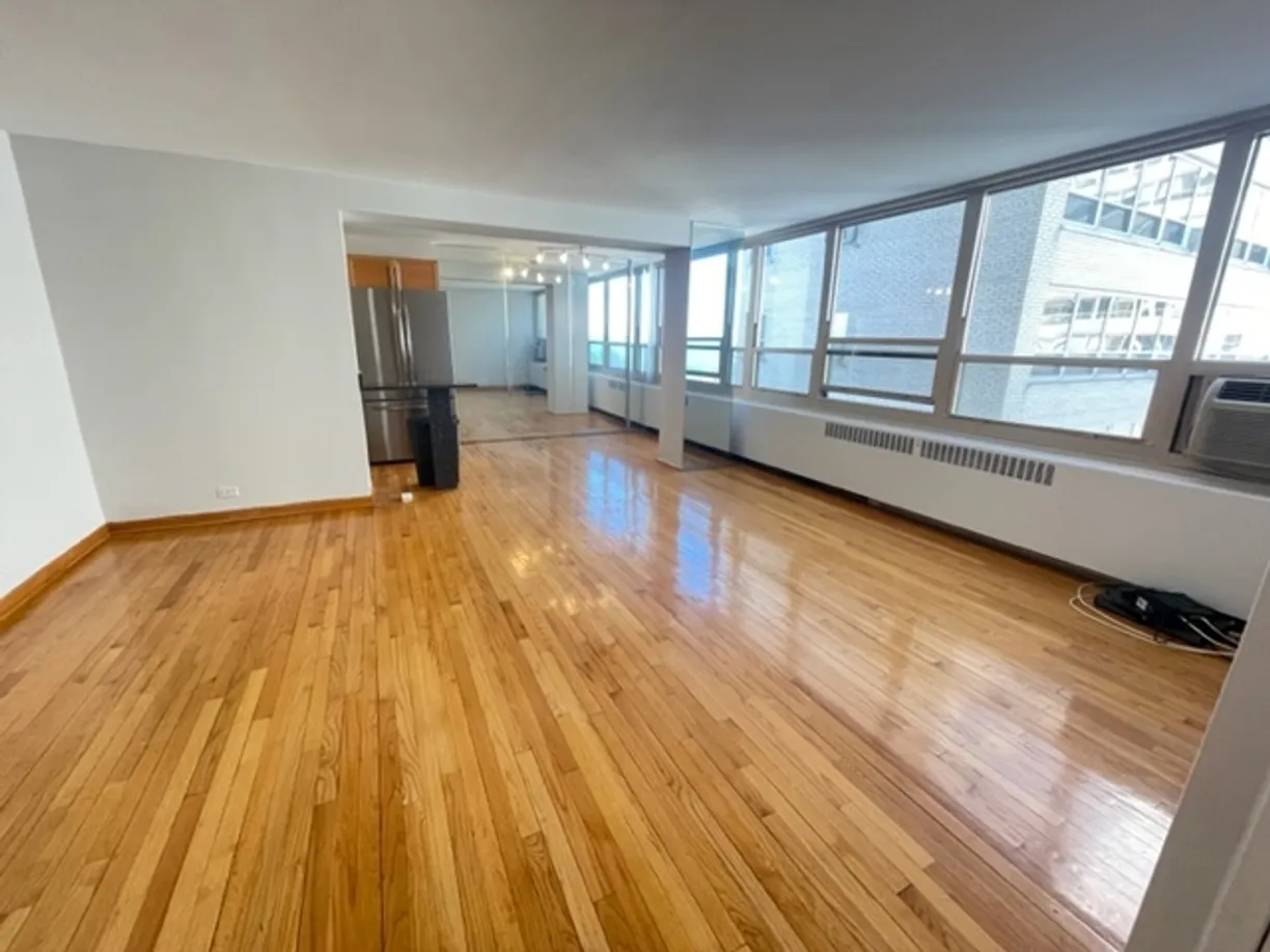 Chicago Real Estate | View 3950 N LAKE SHORE Drive, 1320 | Listing
