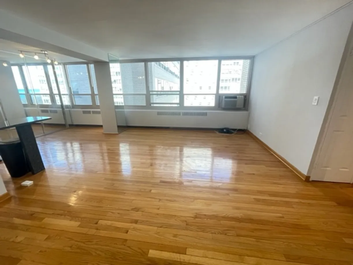Chicago Real Estate | View 3950 N LAKE SHORE Drive, 1320 | Listing