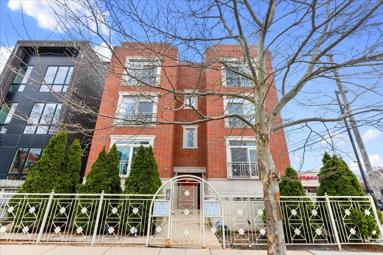 Chicago Real Estate | View 1617 N Campbell Avenue, 2N | 2 Beds, 2 Baths