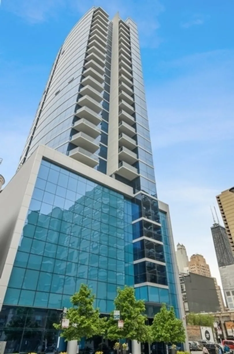 Chicago Real Estate | View 110 W Superior Street, 2301 | 3 Beds, 3 Baths