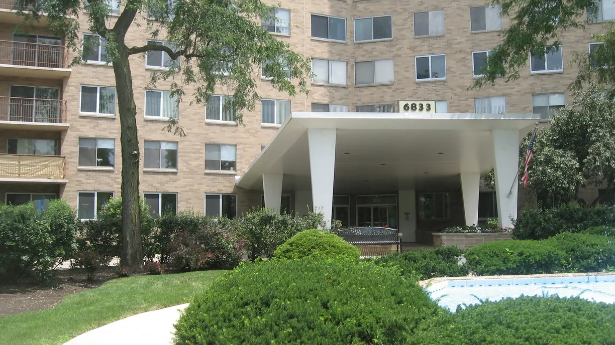 Chicago Real Estate | View 6833 N Kedzie Avenue, 1010 | 1 Bed, 1 Bath