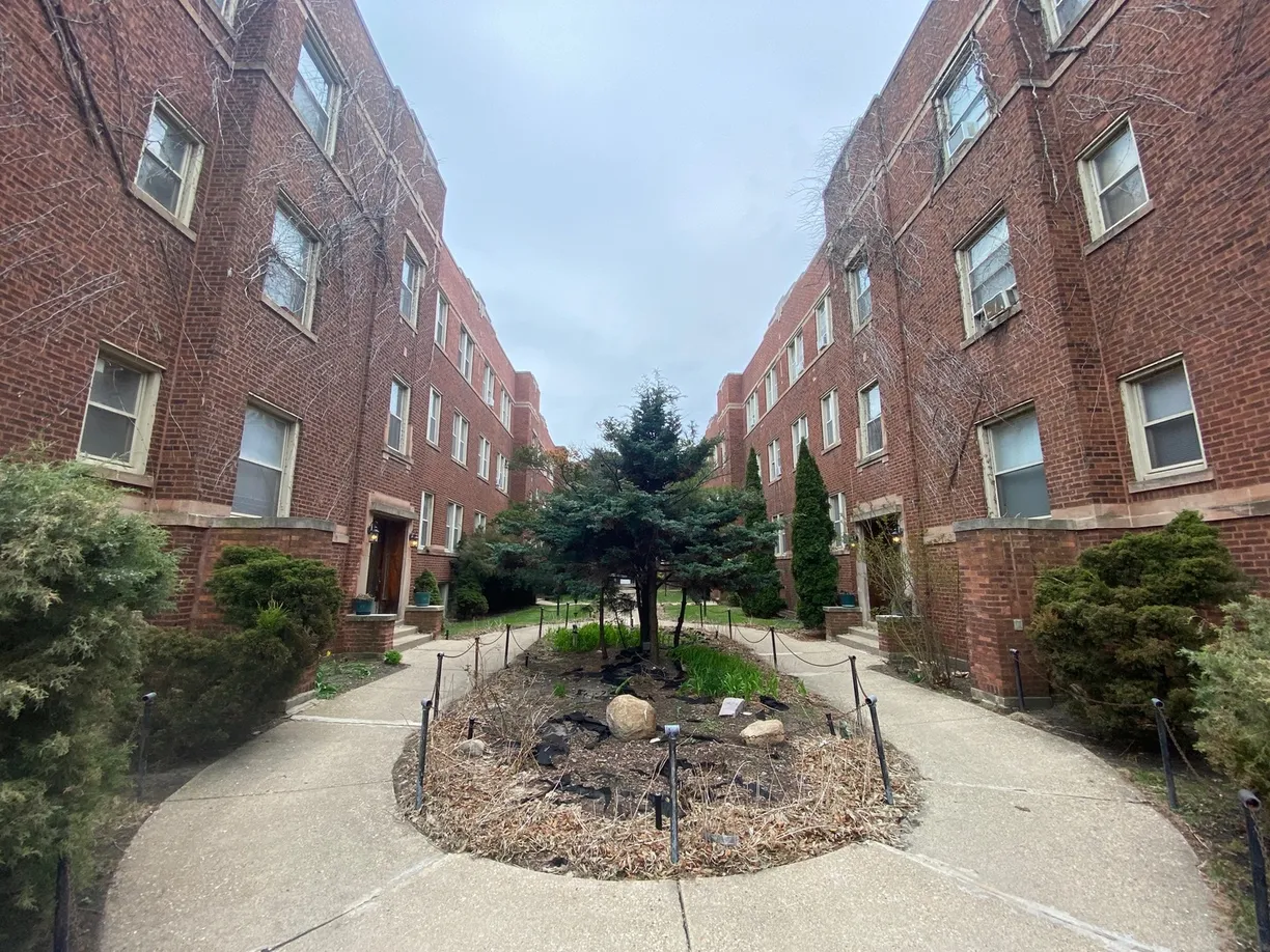 Chicago Real Estate | View 1345 1/2 W Touhy Avenue, 1E | 1 Bed, 1 Bath