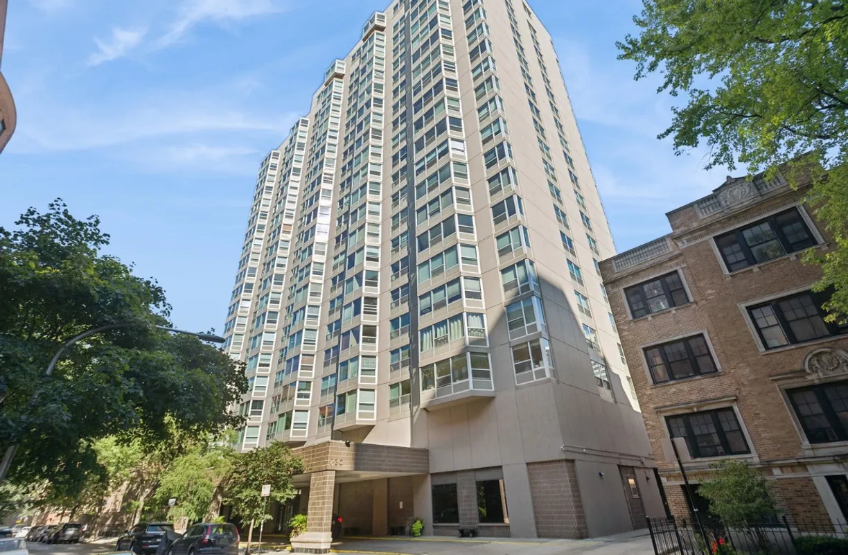 Chicago Real Estate | View 720 W Gordon Terrace, 5M | 1 Bed, 1 Bath