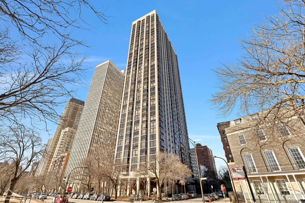 Chicago Real Estate | View 2650 N Lakeview Avenue, 2107 | 1 Bed, 1 Bath
