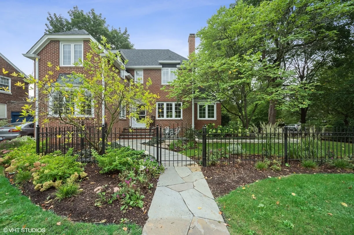 Chicago Real Estate | View 2341 Lincolnwood Drive | 4 Beds, 3 Baths