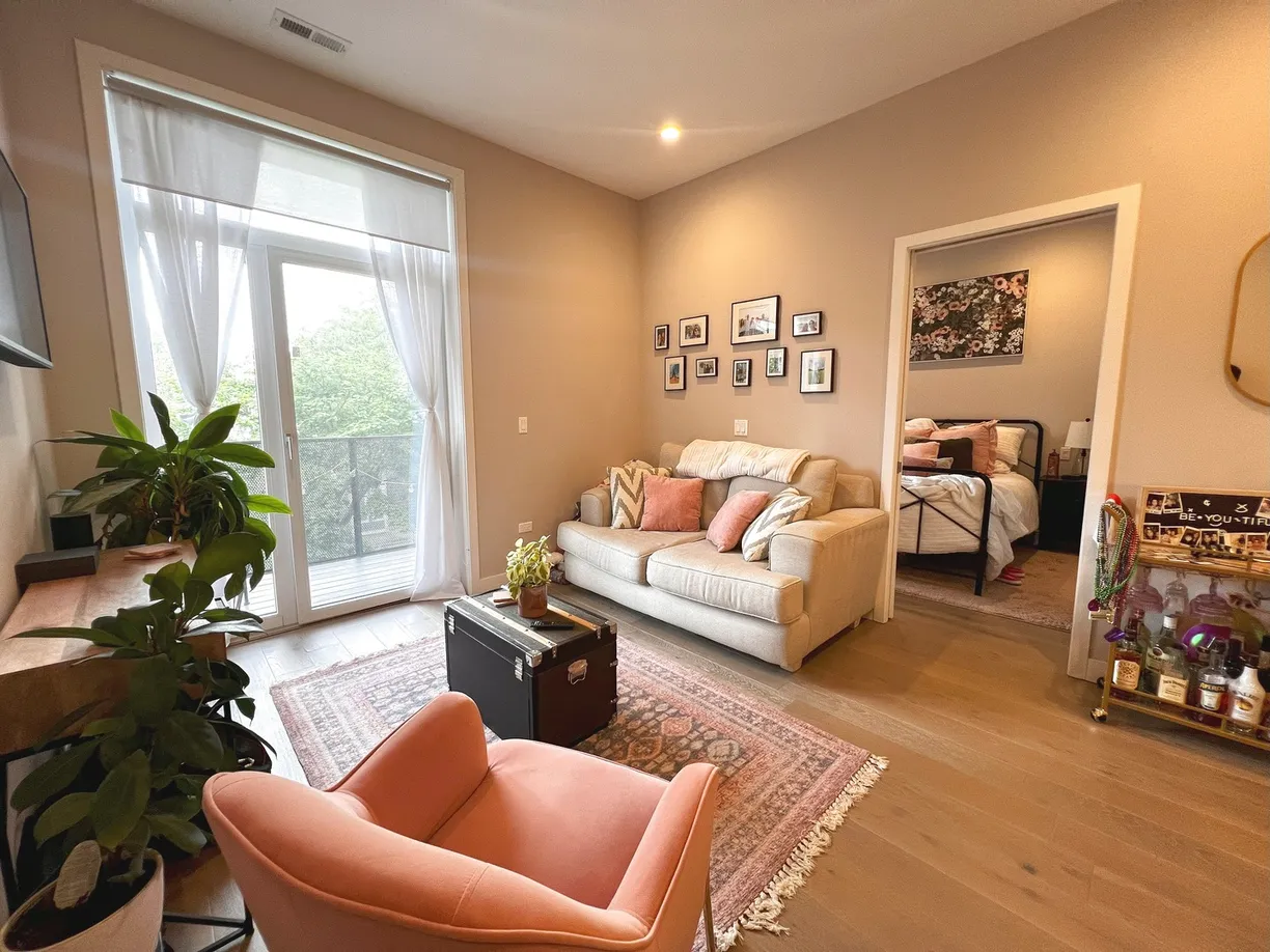 Chicago Real Estate | View 3757 N Sheffield Avenue, 210 | Listing