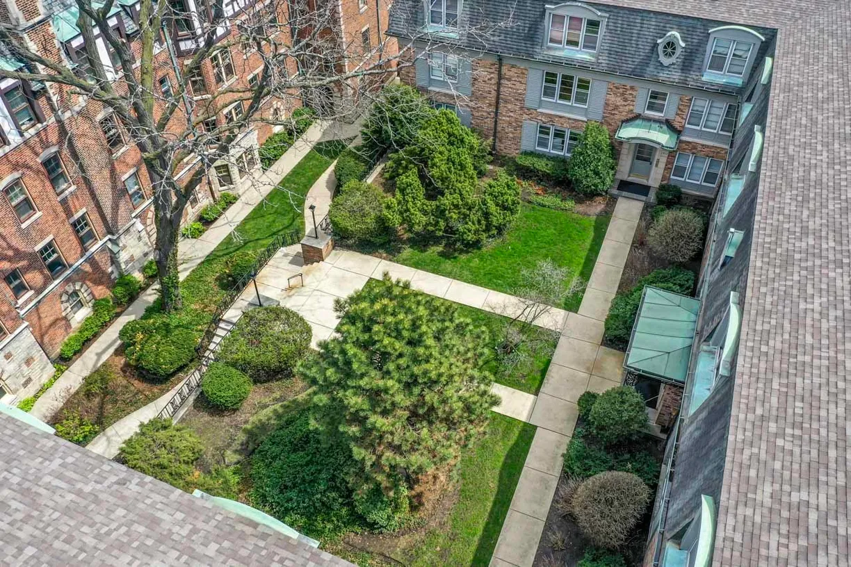 Chicago Real Estate | View 1923 SHERMAN Avenue, 1N | Listing
