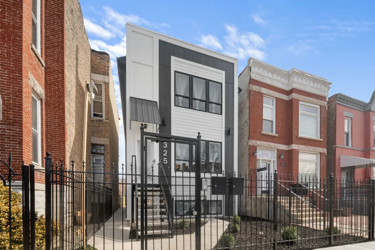 Chicago Real Estate | View 325 S Richmond Street | Listing