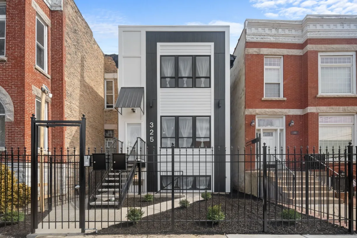 Chicago Real Estate | View 325 S Richmond Street | 5 Beds, 3 Baths