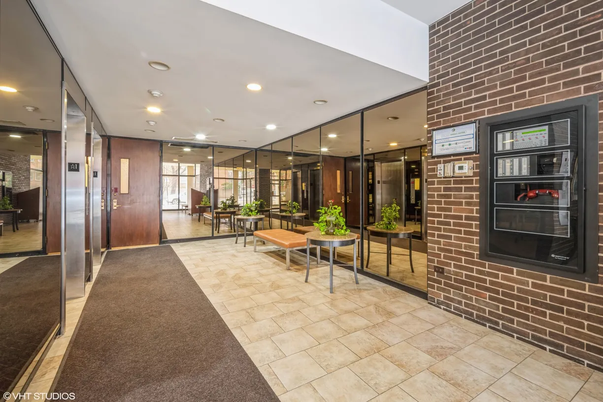 Chicago Real Estate | View 5401 S Hyde Park Boulevard, 705 | Listing