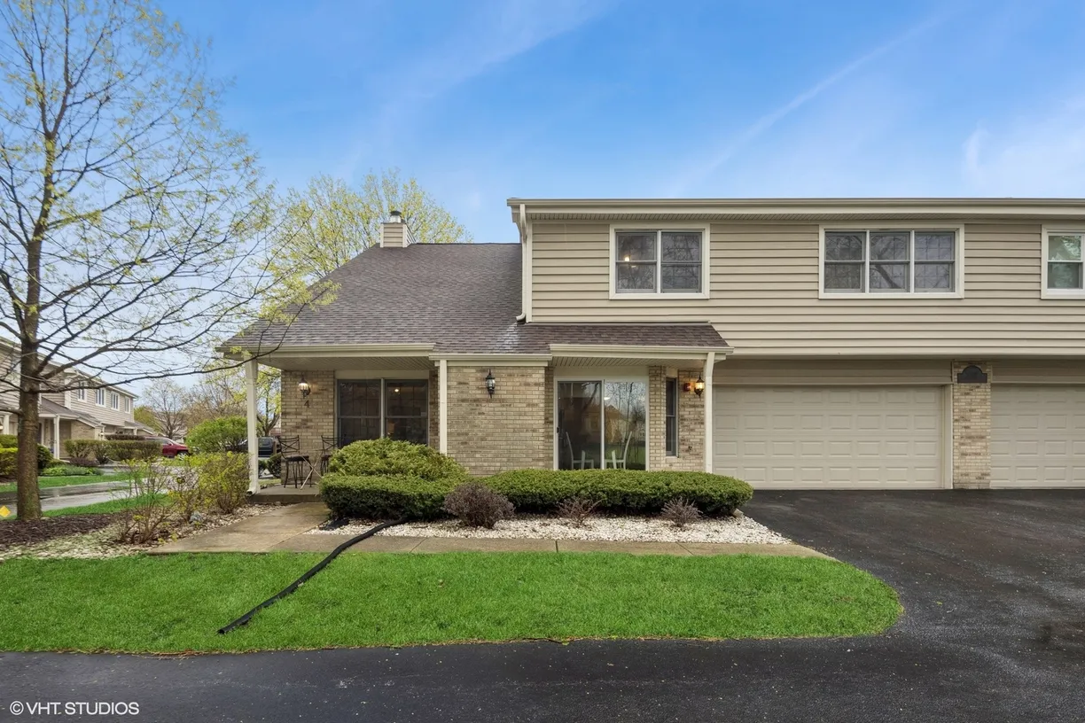 Chicago Real Estate | View 1935 Wisteria Court, 4 | 3 Beds, 2 Baths