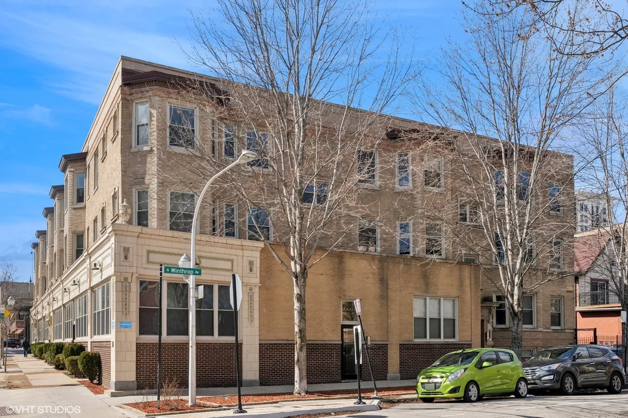 Chicago Real Estate | View 4704 N WINTHROP Avenue, 3A | 2 Beds, 2 Baths