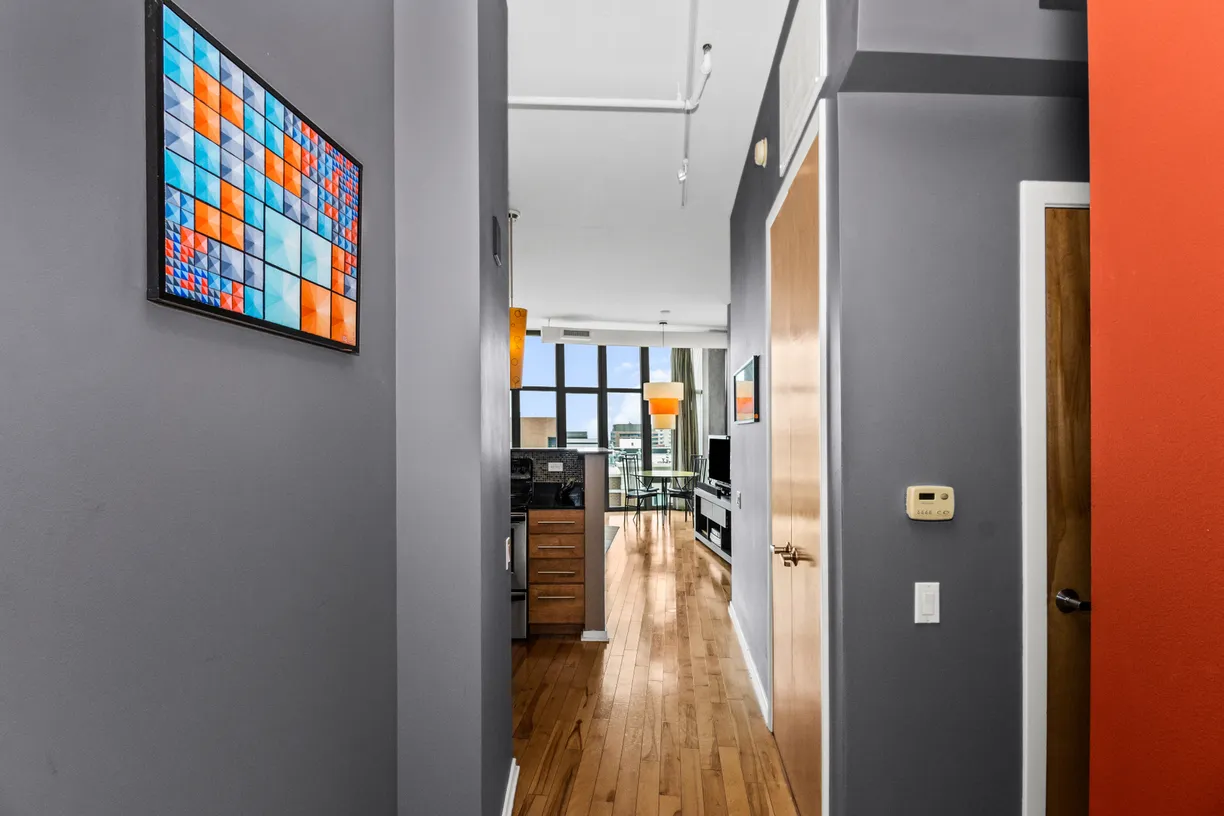Chicago Real Estate | View 1000 W Leland Street, 9B | Listing
