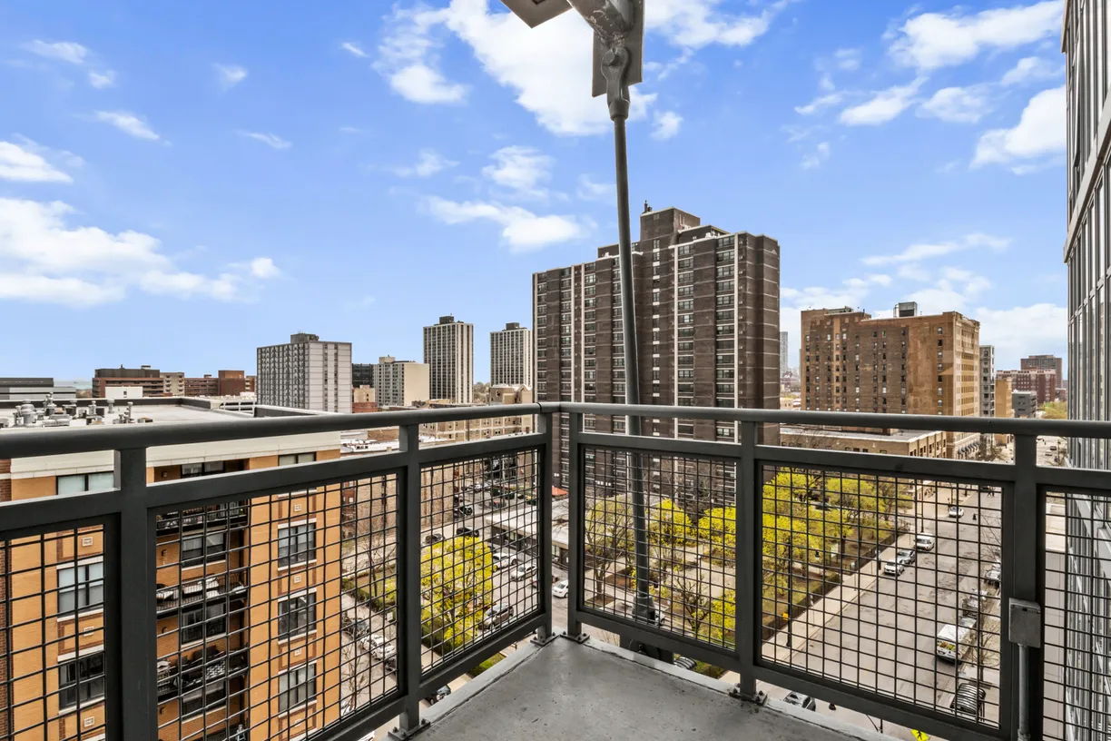 Chicago Real Estate | View 1000 W Leland Street, 9B | Listing