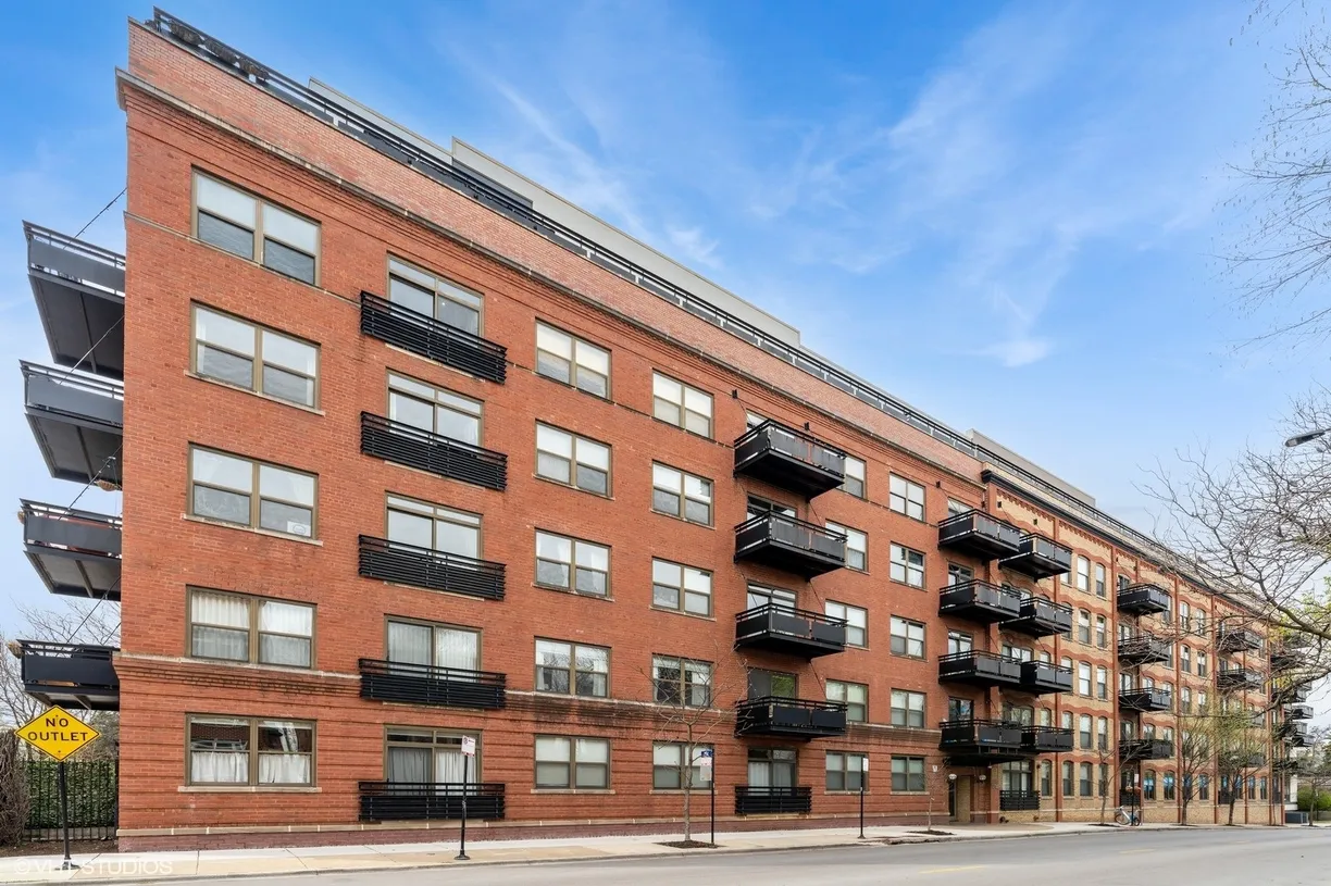 Chicago Real Estate | View 1735 W Diversey Parkway, 402 | 2 Beds, 2 Baths