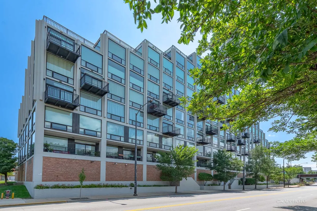Chicago Real Estate | View 61 W 15th Street, 608 | 2 Beds, 2 Baths