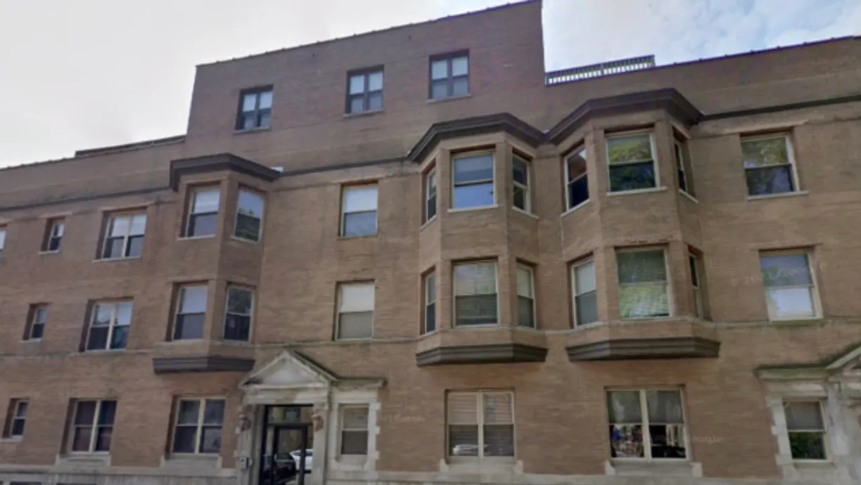 Chicago Real Estate | View 807 W Lill Avenue, 103 | 3 Beds, 3 Baths