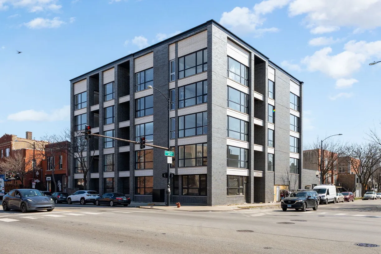 Chicago Real Estate | View 2354 W Polk Street, 304 | 2 Beds, 2 Baths