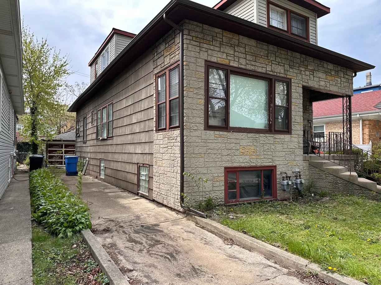 Chicago Real Estate | View 4849 W Eddy Street | Listing