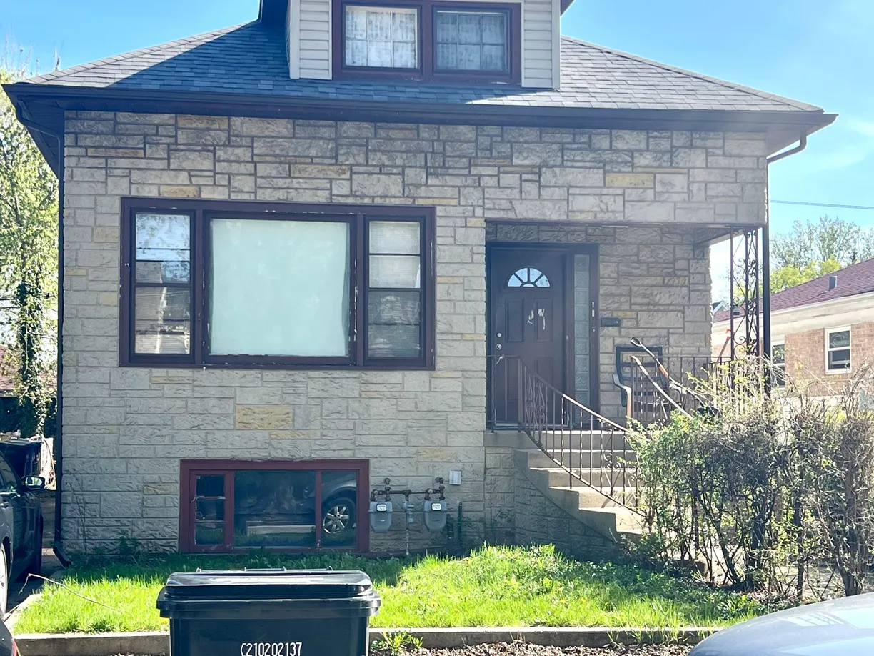 Chicago Real Estate | View 4849 W Eddy Street | 3 Beds, 3 Baths
