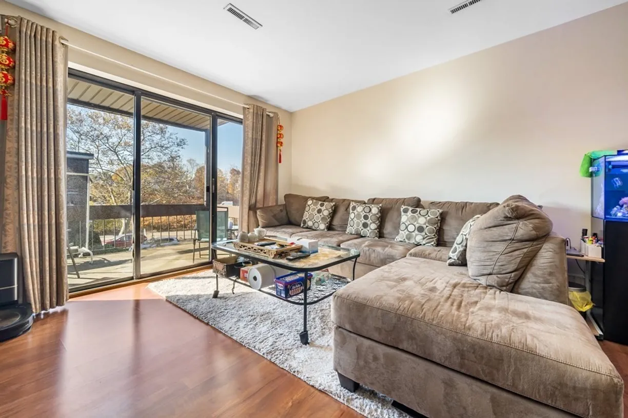 Boston, MA Real Estate | View 160 Elm St, 11 | 2 Beds, 1 Bath