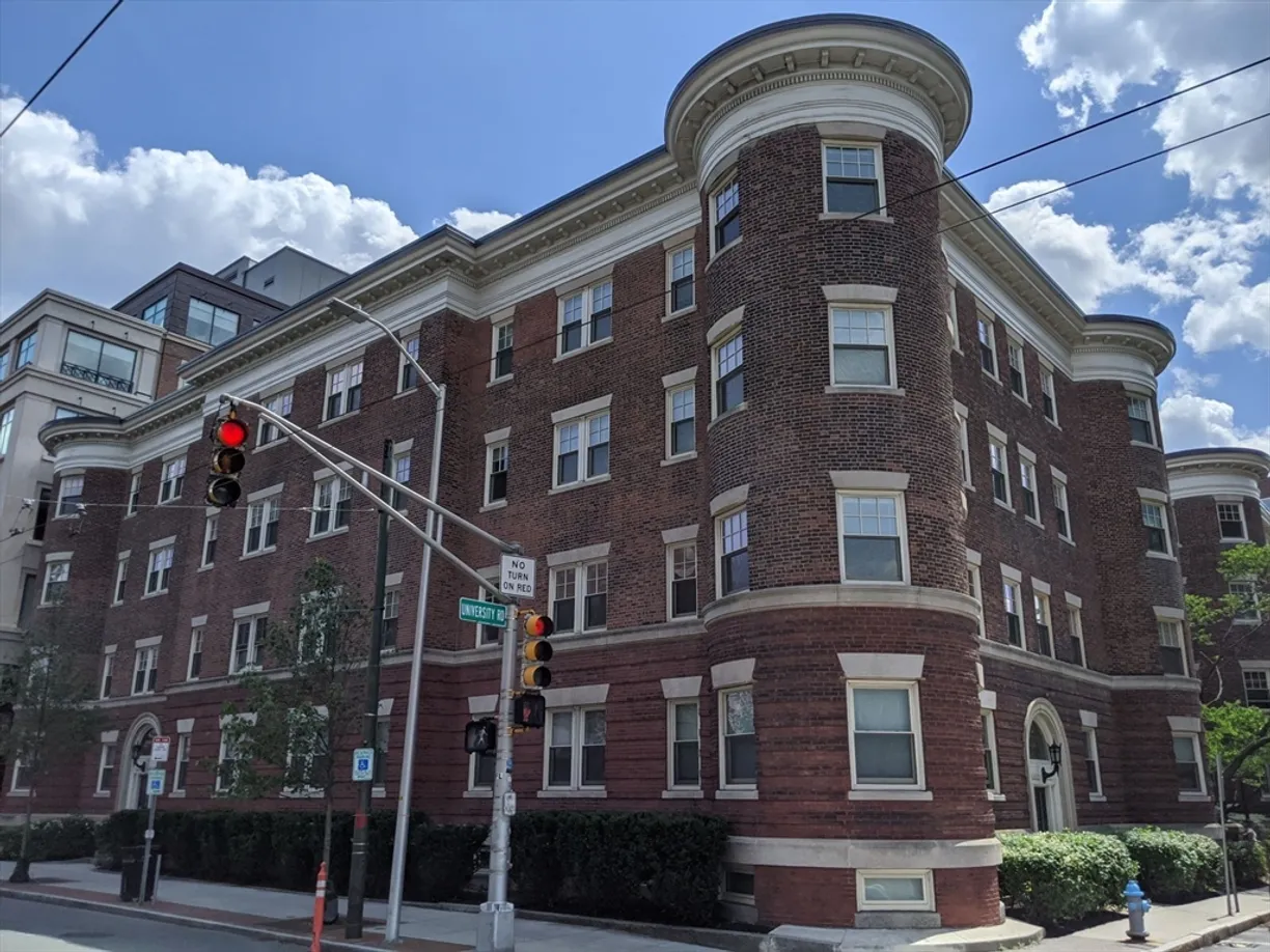Boston, MA Real Estate | View 122 Mount Auburn Street
