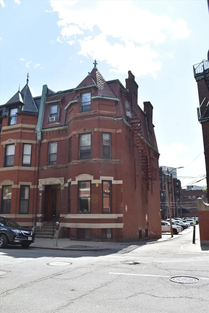Boston, MA Real Estate | View 31 Fairfield St | 5 Beds, 4 Baths