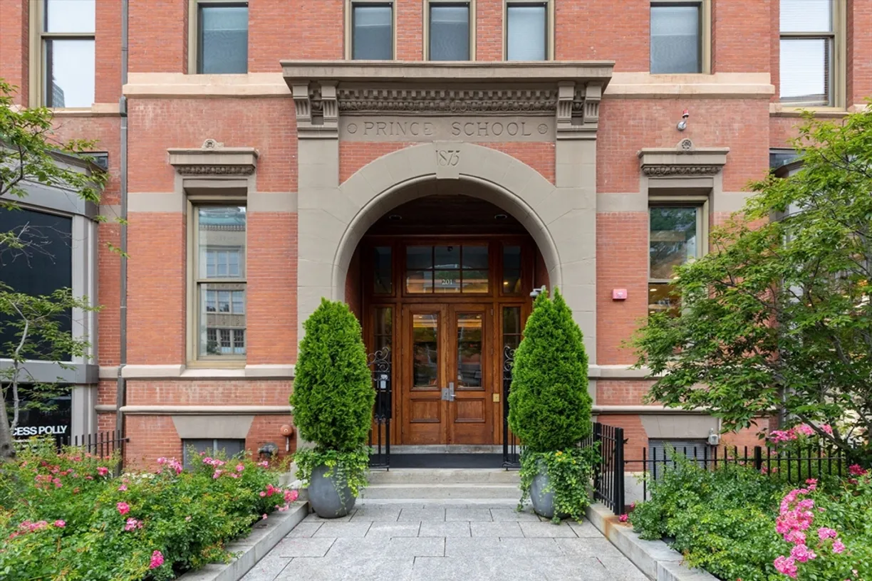 Boston, MA Real Estate | View 201 Newbury St, 406 | 1 Bed, 1 Bath