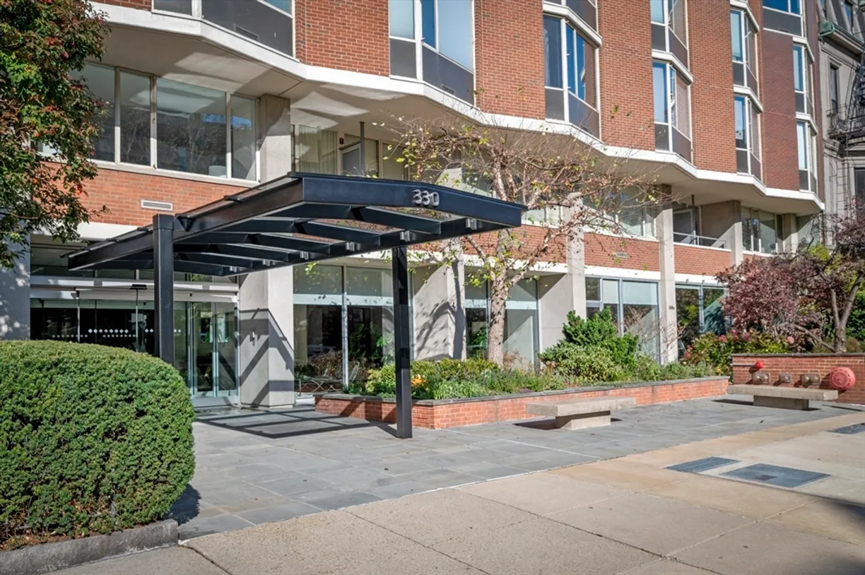Boston, MA Real Estate | View 330 Beacon St, 111 | 2 Beds, 2 Baths