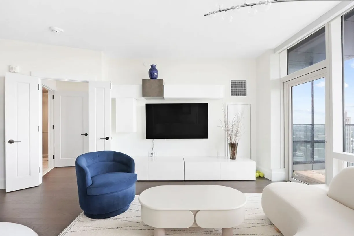 Boston, MA Real Estate | View 430 Stuart St, 25H | Listing