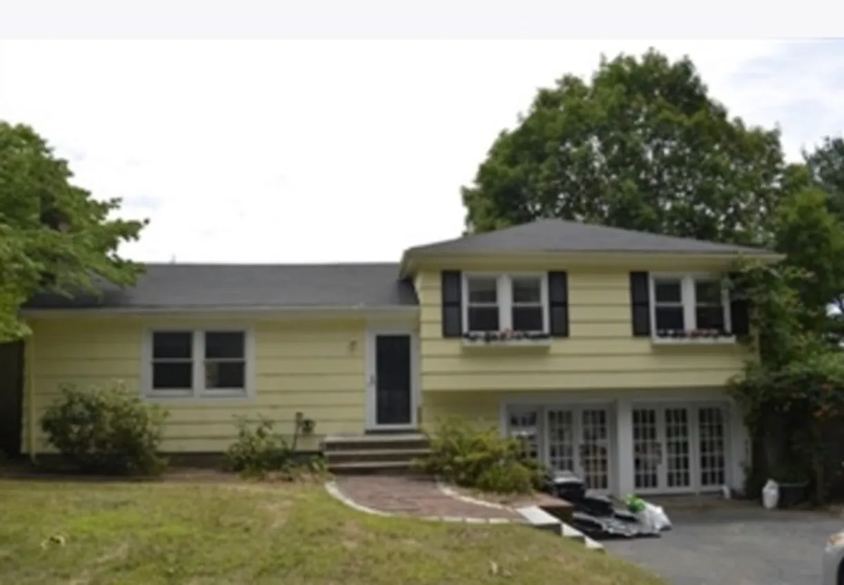 Boston, MA Real Estate | View 495 Everett St | 3 Beds, 2 Baths