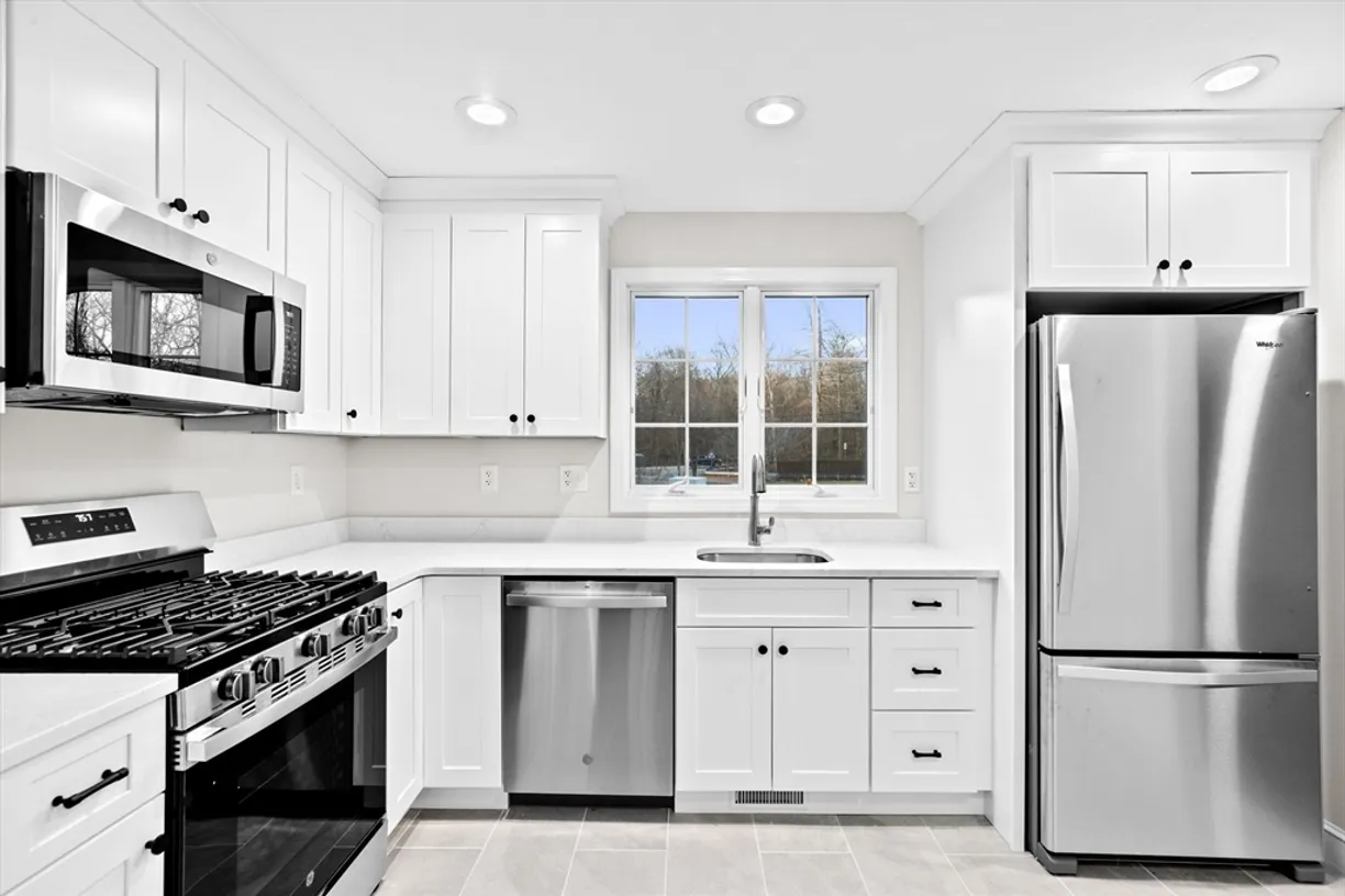 Boston, MA Real Estate | View 196 Summer St, 5 | 2 Beds, 1 Bath
