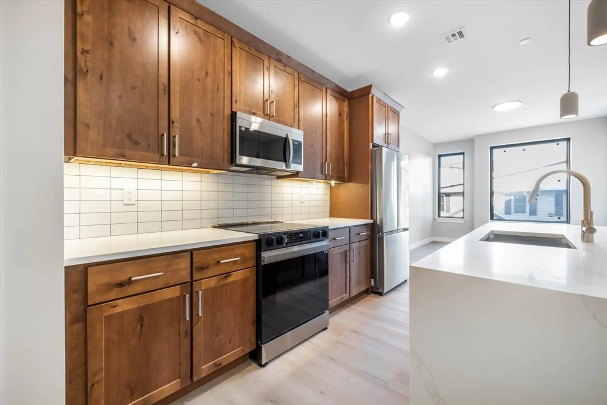 Boston, MA Real Estate | View 400 W Broadway, 206 | 2 Beds, 1 Bath